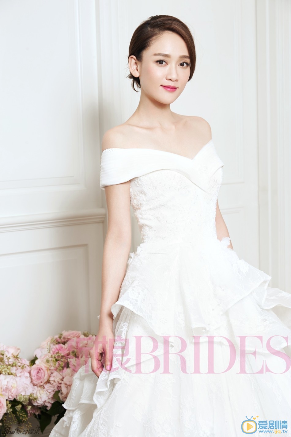 陈乔恩百变新娘写真大片 近日，陈乔恩为《新娘Brides》4月刊拍摄的封面大片首度曝光。陈乔恩身着不同风格的礼服，演绎春日浪漫。陈乔恩化身百变新娘，恰如四月熏风暖阳，沁人心脾。