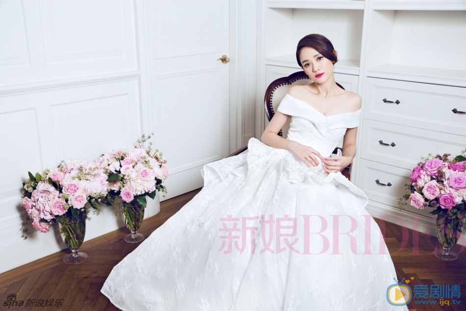 陈乔恩百变新娘写真大片 近日，陈乔恩为《新娘Brides》4月刊拍摄的封面大片首度曝光。陈乔恩身着不同风格的礼服，演绎春日浪漫。陈乔恩化身百变新娘，恰如四月熏风暖阳，沁人心脾。