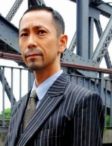 邮差水谷信夫是怎么死的？谁设计害死了水谷？杀死水谷信夫的真正凶手是谁？