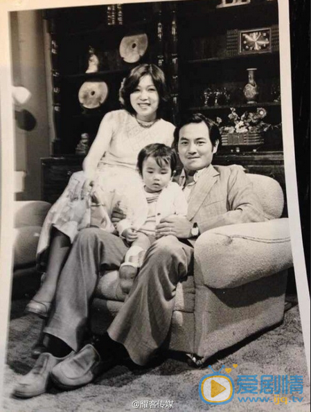 刘恺威刘恺威和家人合影 刘恺威高清写真_刘恺威高清剧照