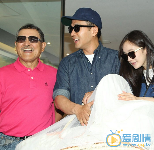 刘恺威刘恺威和家人合影 刘恺威高清写真_刘恺威高清剧照