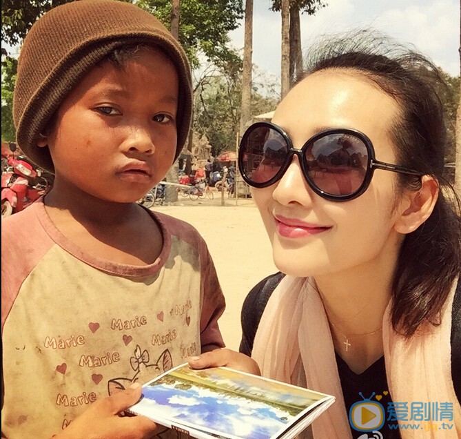 王鸥与人合照 王鸥个人资料介绍简介王鸥与人合照照