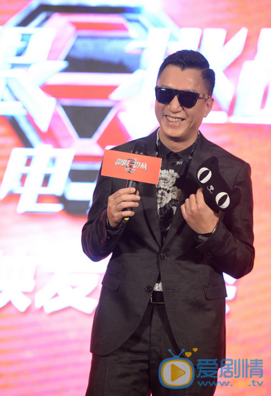 孙红雷发布会 电影《极限挑战》在上海举办了首映礼，导演严敏、任静携“极限男人帮”黄渤、孙红雷、黄磊、罗志祥、王迅、张艺兴，以及电影中的“小公主”赵丽颖悉数出席。