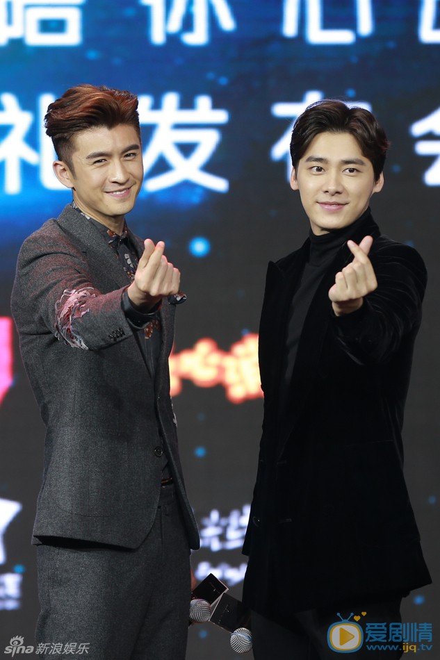 张云龙出席活动照 29日，北京，电影《怦然星动》举办首映记者会。主演杨幂、李易峰、迪丽热巴、陈数、张云龙出席。