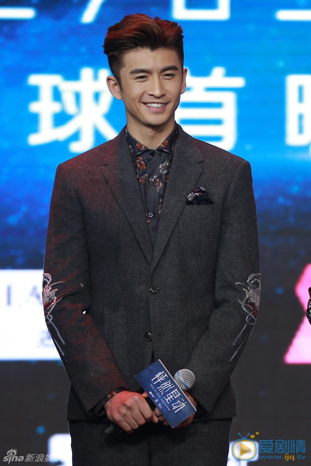 张云龙出席活动照 29日，北京，电影《怦然星动》举办首映记者会。主演杨幂、李易峰、迪丽热巴、陈数、张云龙出席。