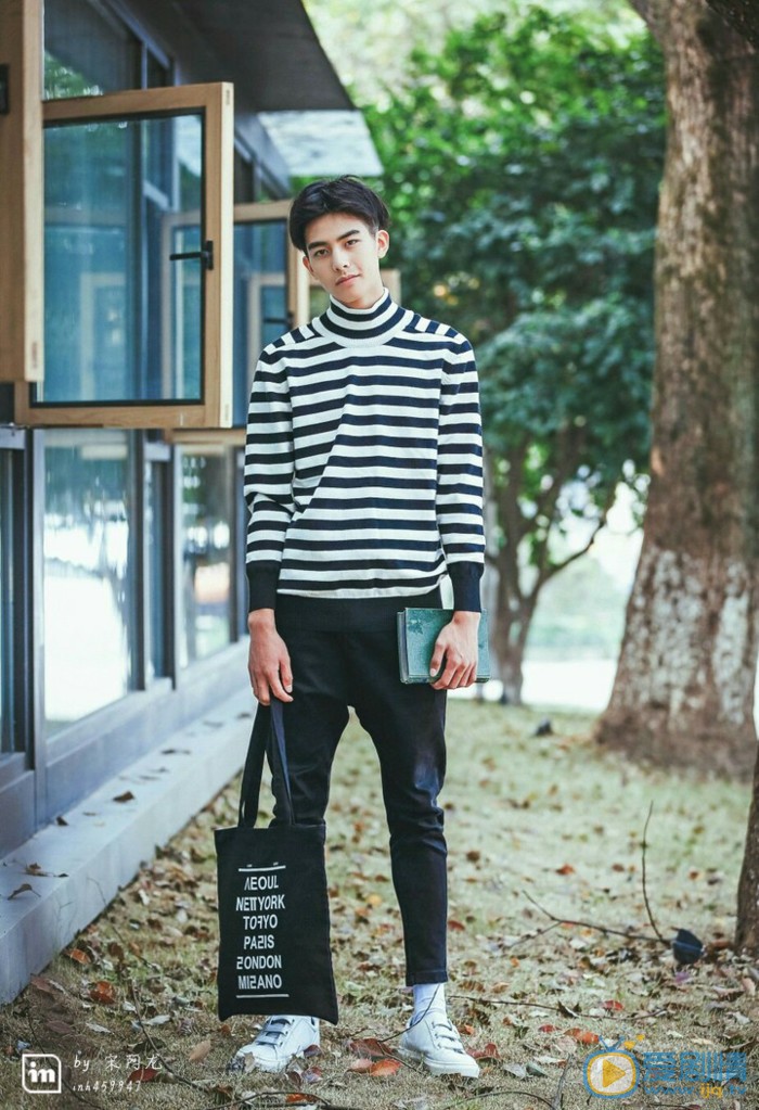 宋威龙学生服写真 宋威龙高清写真_宋威龙高清剧照