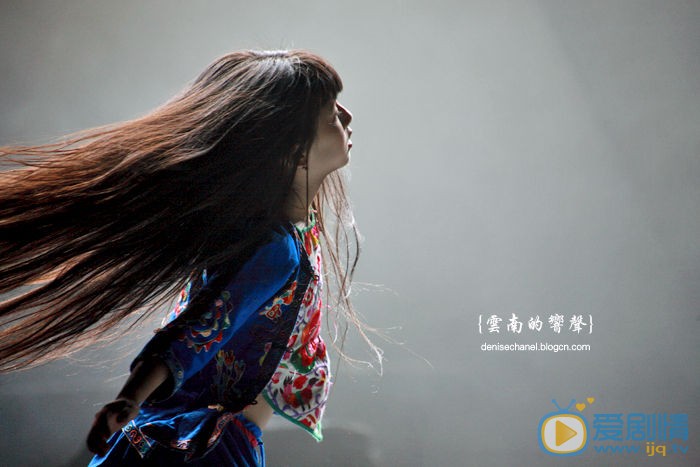 小彩旗舞蹈演出照 小彩旗高清写真_小彩旗高清剧照