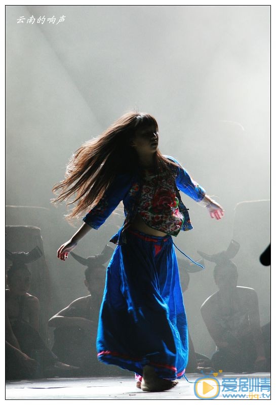 小彩旗舞蹈演出照 小彩旗高清写真_小彩旗高清剧照