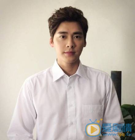 李易峰白衬衣照 李易峰高清写真_李易峰高清剧照