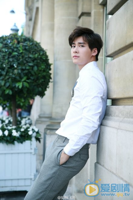 李易峰白衬衣照 李易峰高清写真_李易峰高清剧照