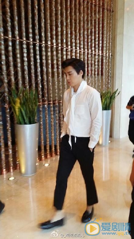 李易峰白衬衣照 李易峰高清写真_李易峰高清剧照
