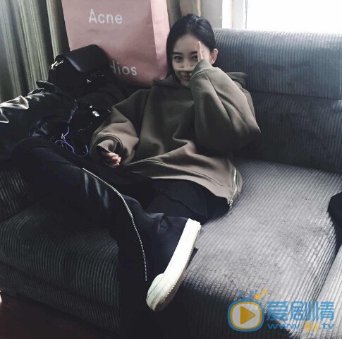 父亲的身份徐丹妮是谁扮演的？徐丹妮的扮演者朱颜曼滋个人资料简介及生活写真照欣赏