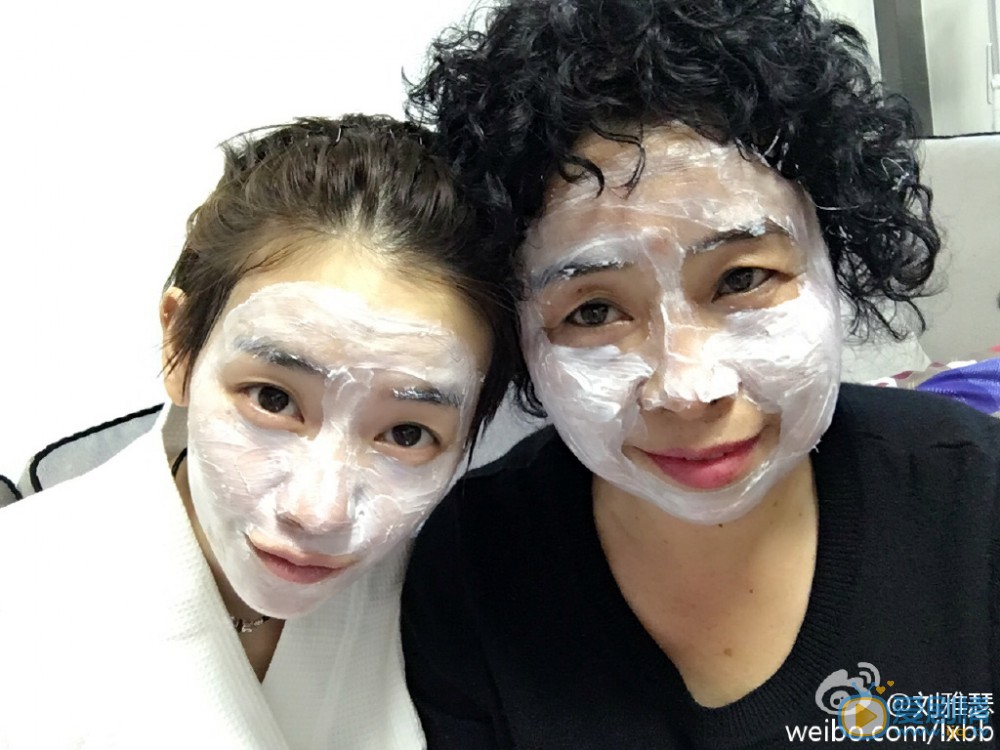 刘雅瑟与家人合照 刘雅瑟高清写真_刘雅瑟高清剧照