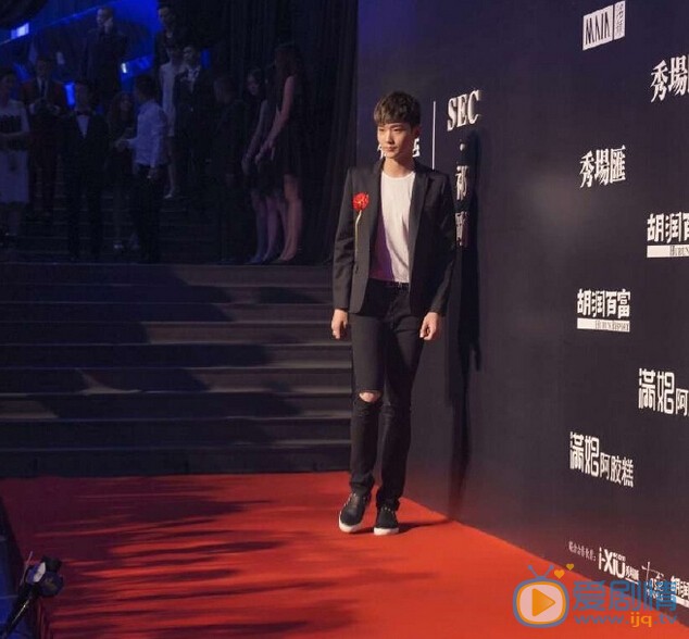 刑昭林与人合照 刑昭林个人资料介绍简介刑昭林生活照