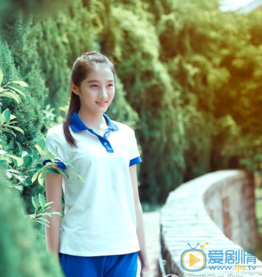 关晓彤《左耳》剧照 关晓彤高清写真_关晓彤高清剧照