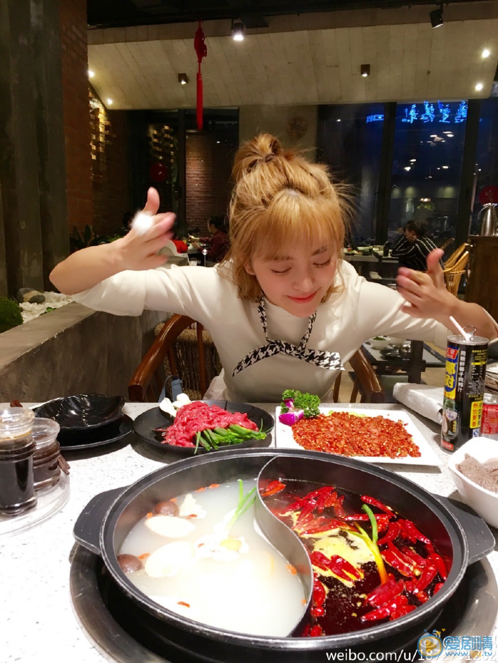 种丹妮丸子头造型 种丹妮高清写真_种丹妮高清剧照
