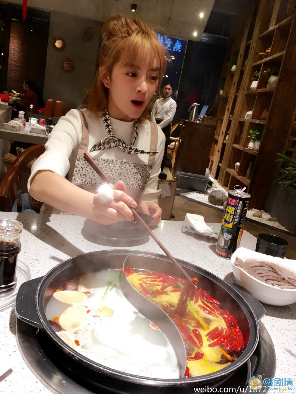 种丹妮丸子头造型 种丹妮高清写真_种丹妮高清剧照