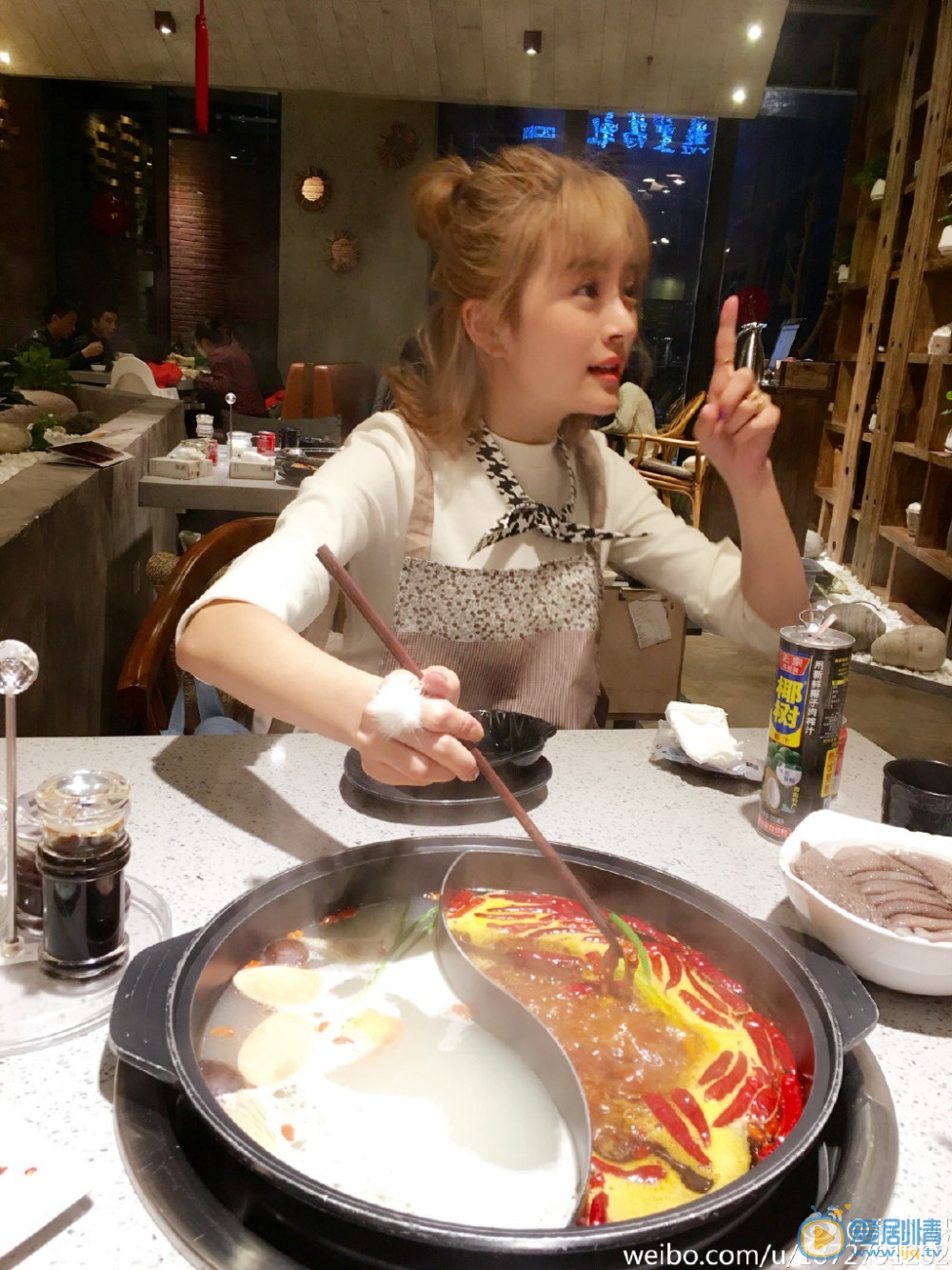 种丹妮丸子头造型 种丹妮高清写真_种丹妮高清剧照