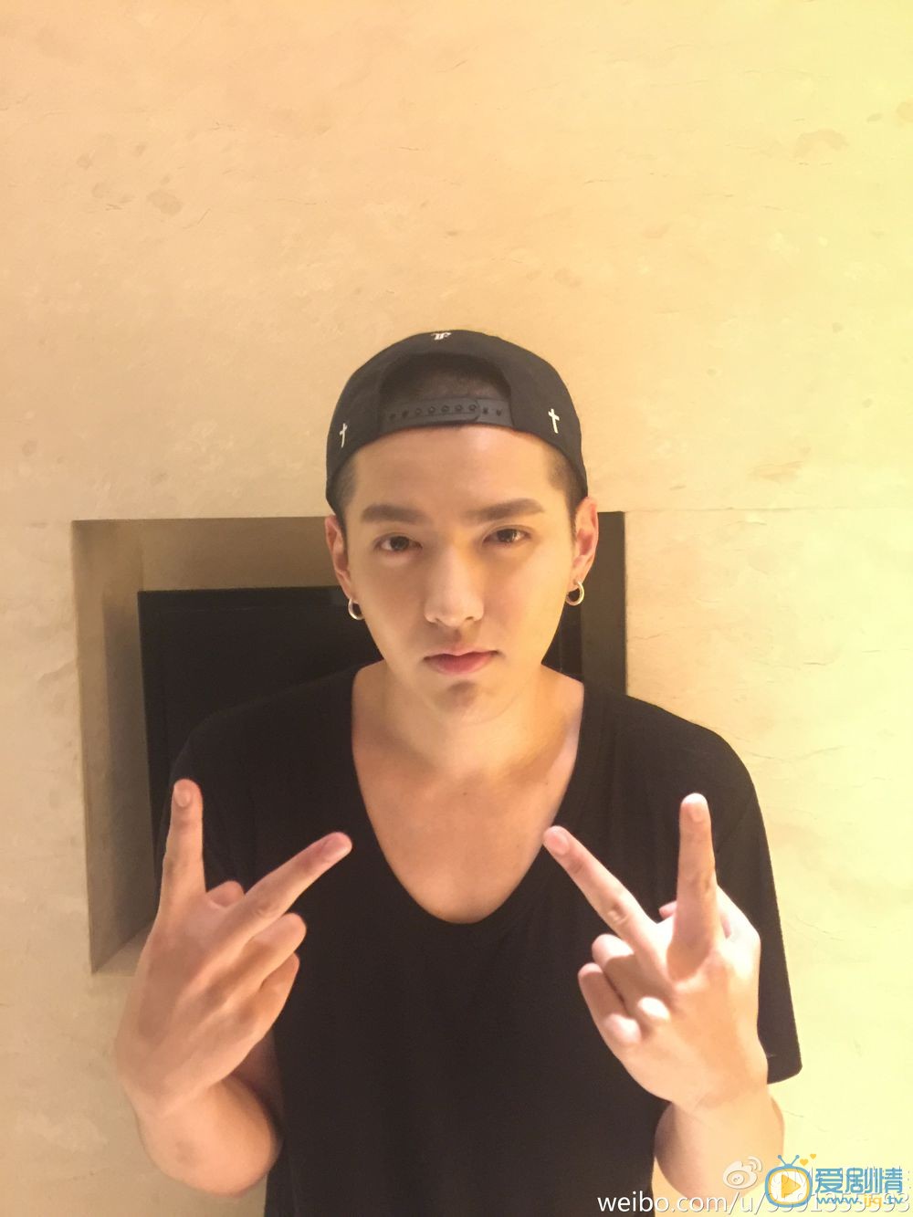 吴亦凡自拍生活照 吴亦凡高清写真_吴亦凡高清剧照