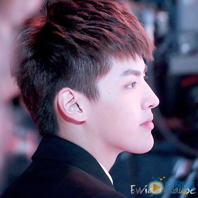 吴亦凡侧颜照 吴亦凡高清写真_吴亦凡高清剧照
