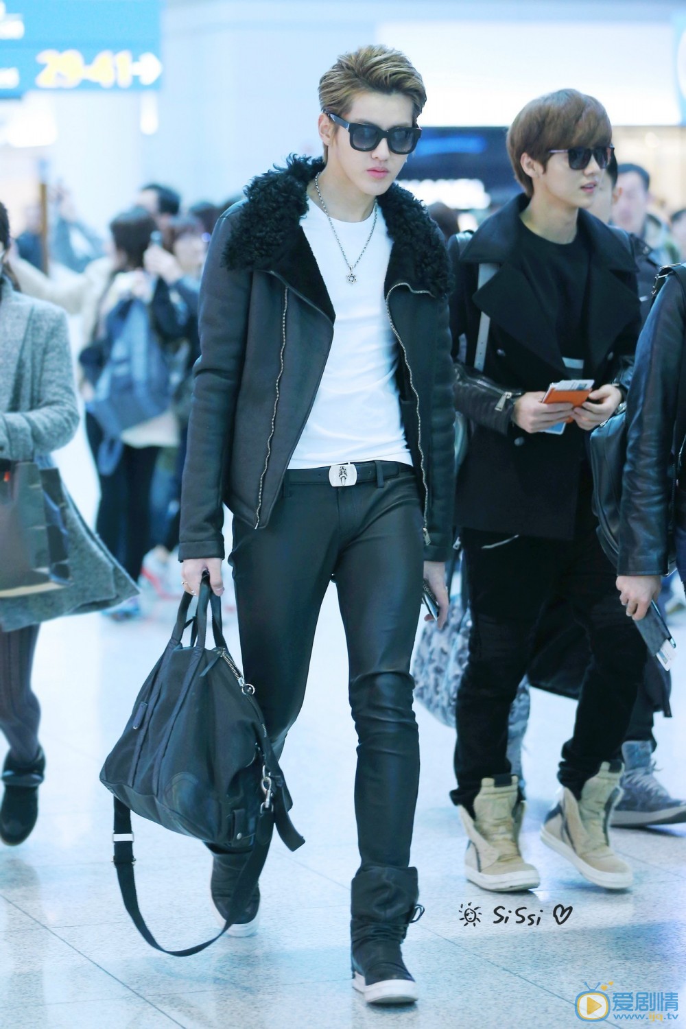 吴亦凡机场潮服照 吴亦凡高清写真_吴亦凡高清剧照