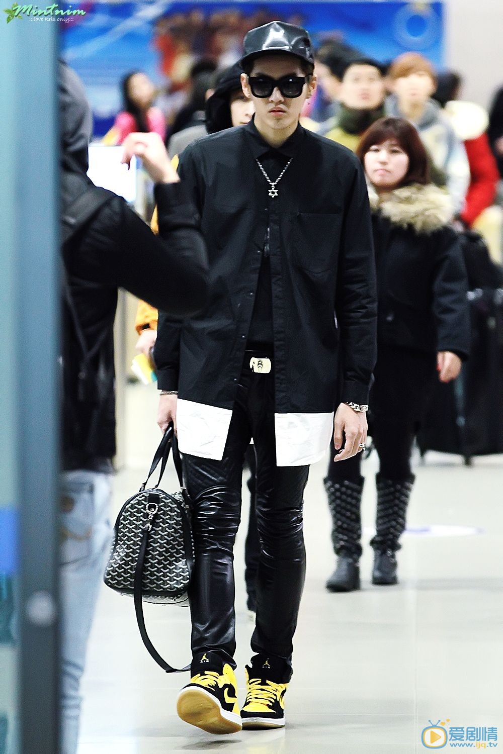 吴亦凡机场潮服照 吴亦凡高清写真_吴亦凡高清剧照