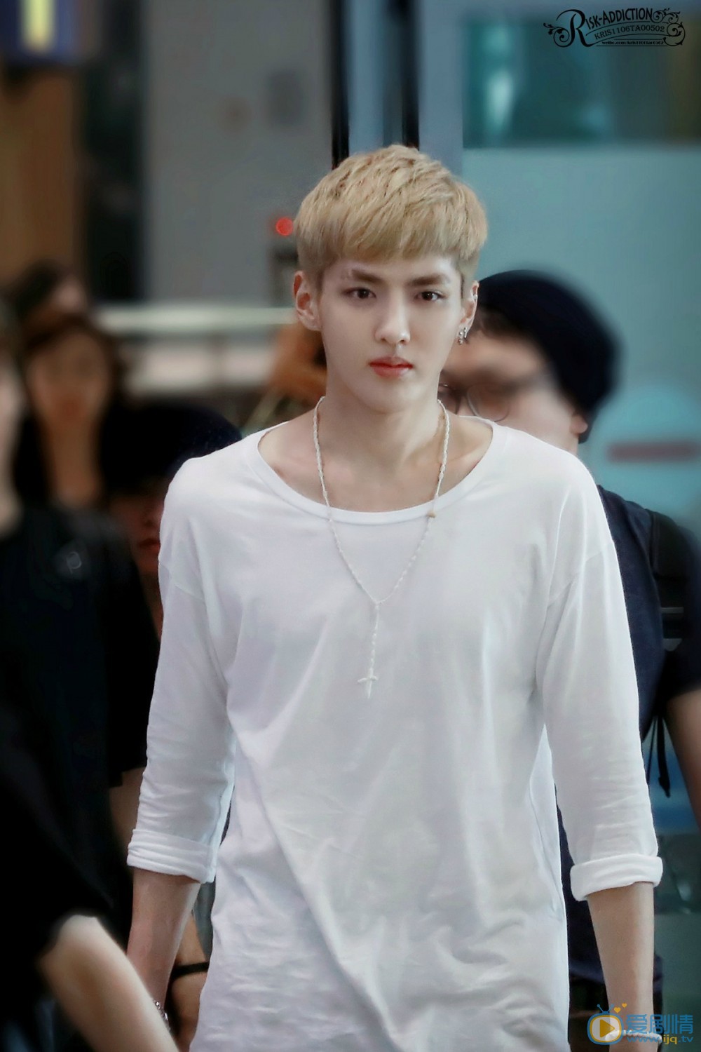 吴亦凡机场潮服照 吴亦凡高清写真_吴亦凡高清剧照