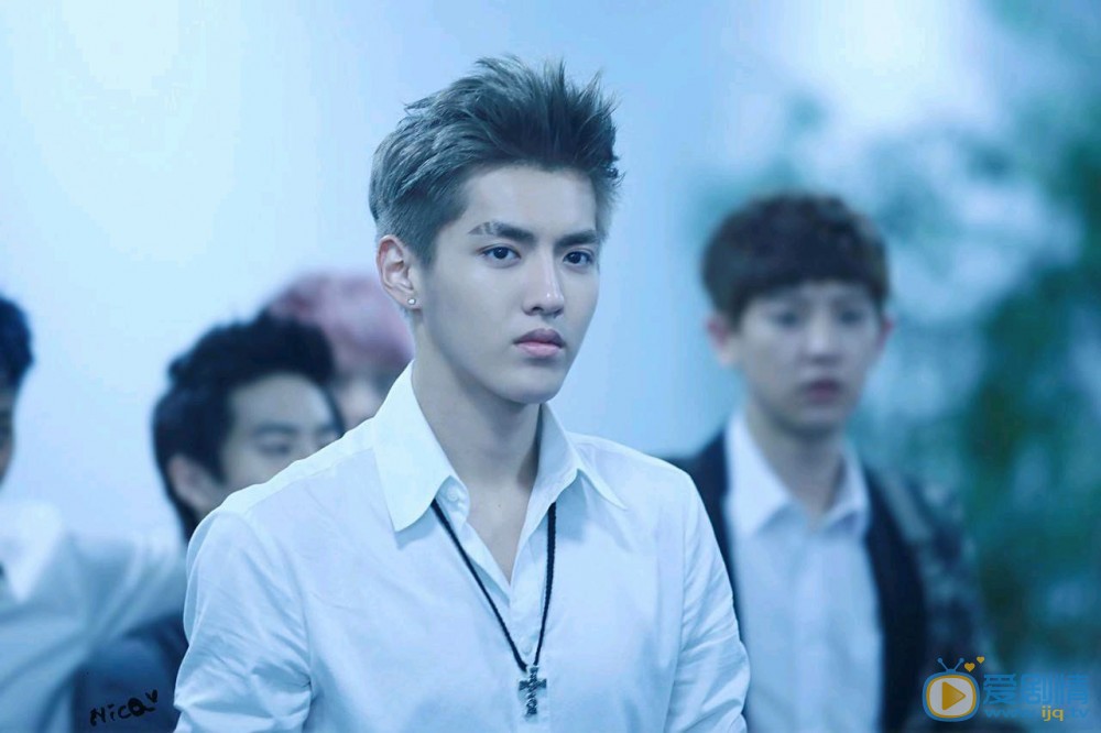 吴亦凡机场潮服照 吴亦凡高清写真_吴亦凡高清剧照