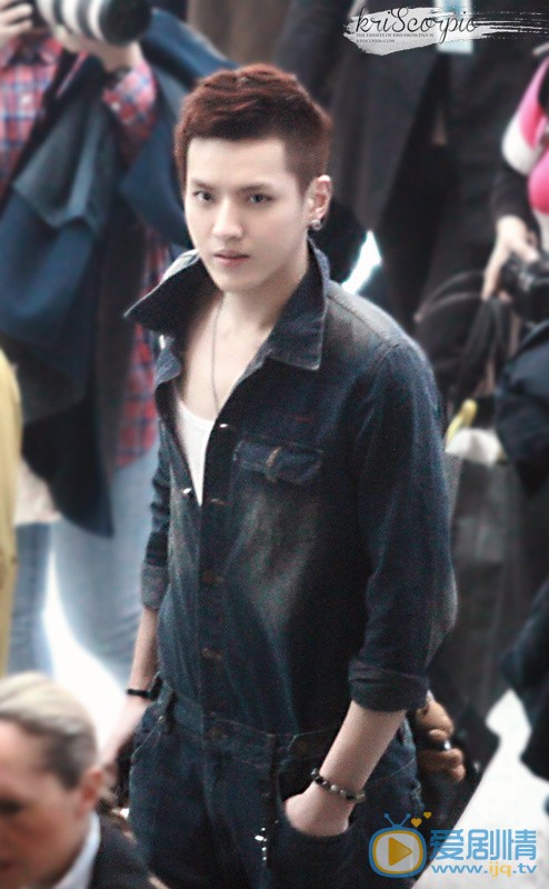 吴亦凡机场潮服照 吴亦凡高清写真_吴亦凡高清剧照