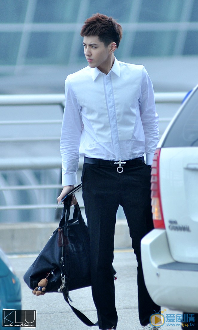 吴亦凡机场潮服照 吴亦凡高清写真_吴亦凡高清剧照