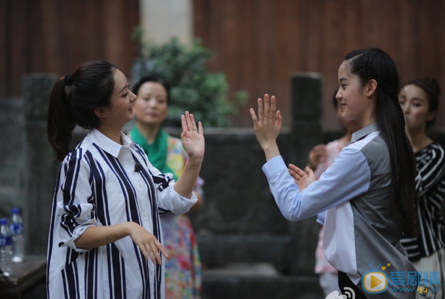 欧阳娜娜家人合影 欧阳娜娜个人资料介绍简介欧阳娜娜高清照