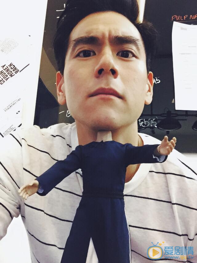 彭于晏自拍生活照 彭于晏高清写真_彭于晏高清剧照