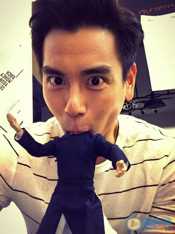 彭于晏自拍生活照 彭于晏高清写真_彭于晏高清剧照