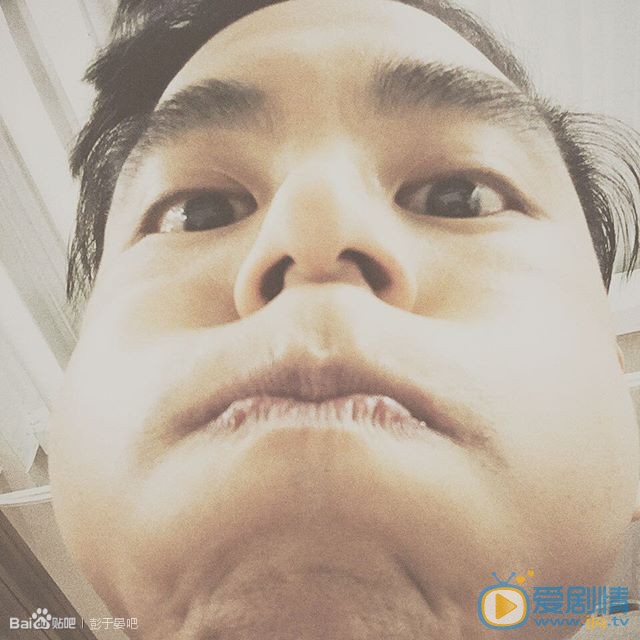 彭于晏自拍生活照 彭于晏高清写真_彭于晏高清剧照