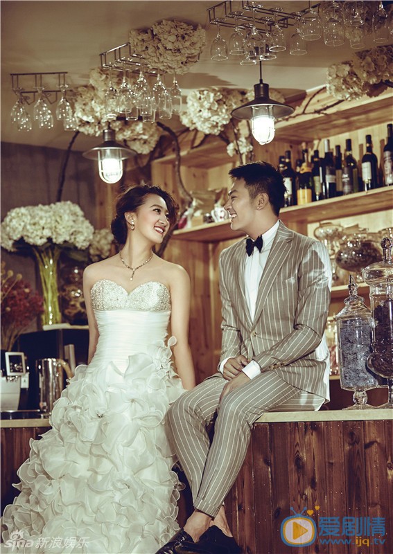印小天和哈琳娜结婚照 印小天高清写真_印小天高清剧照