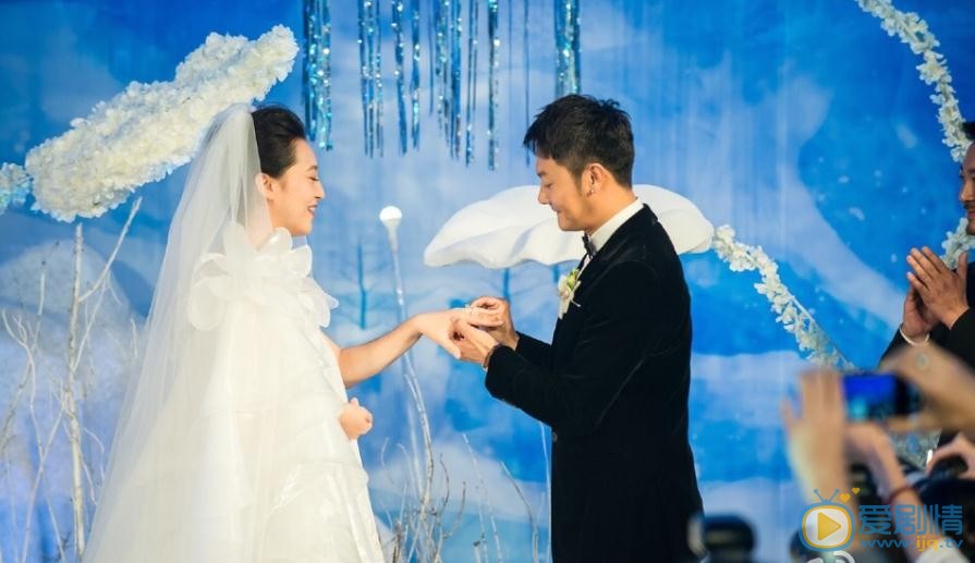 印小天和哈琳娜结婚照 印小天高清写真_印小天高清剧照