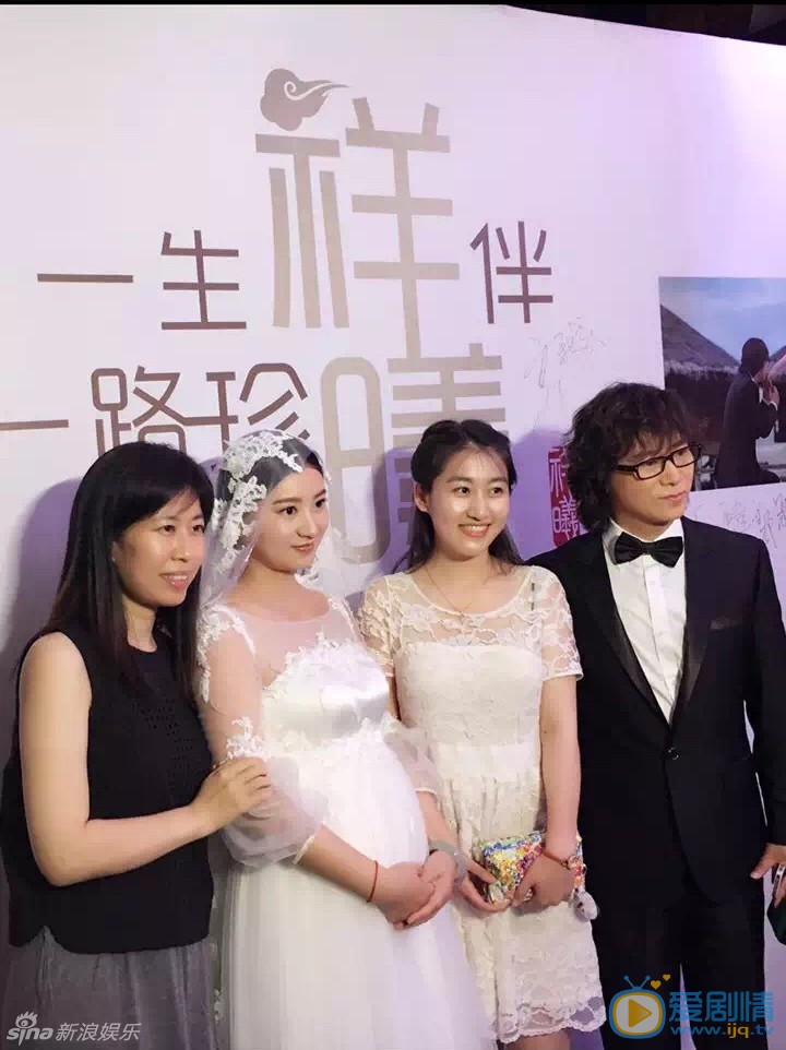 斓曦大婚照 6月24日，曾在《甄嬛传》中出演沈眉庄的演员斓曦今日大婚，斓曦腹部明显隆起，看似已怀有身孕。