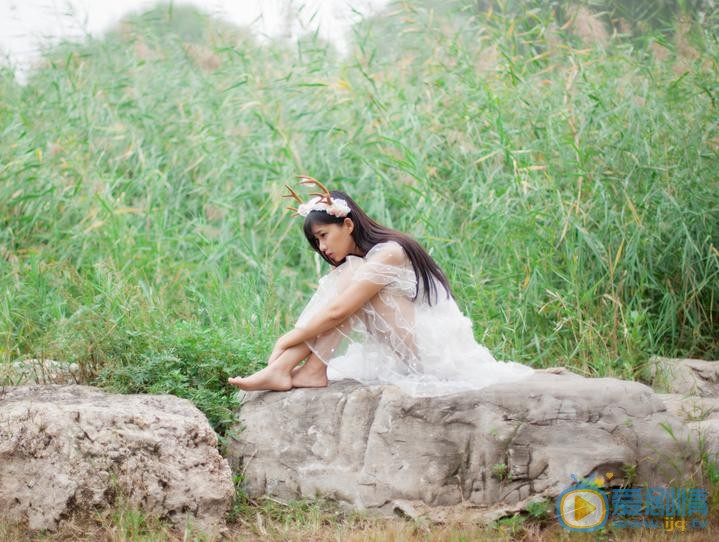 戚蓝尹写真《鹿》 戚蓝尹高清写真_戚蓝尹高清剧照