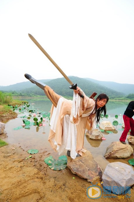 何中华《碧波仙子》剧照 何中华高清写真_何中华高清剧照