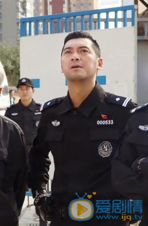 警花与警犬封力剧照 
