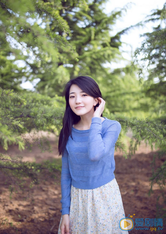 白卉子街拍写真 白卉子高清写真_白卉子高清剧照