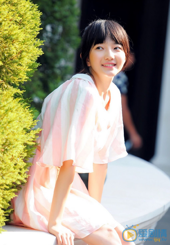 白卉子街拍写真 白卉子高清写真_白卉子高清剧照