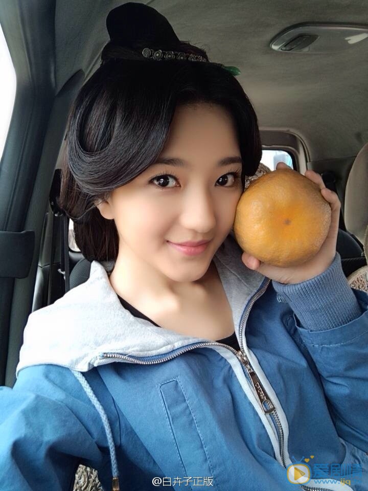 白卉子卖萌照 白卉子高清写真_白卉子高清剧照