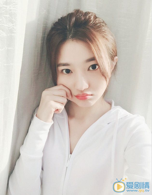 白卉子卖萌照 白卉子高清写真_白卉子高清剧照