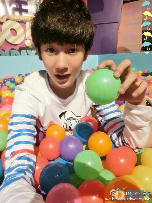 王源卖萌照 王源高清写真_王源高清剧照