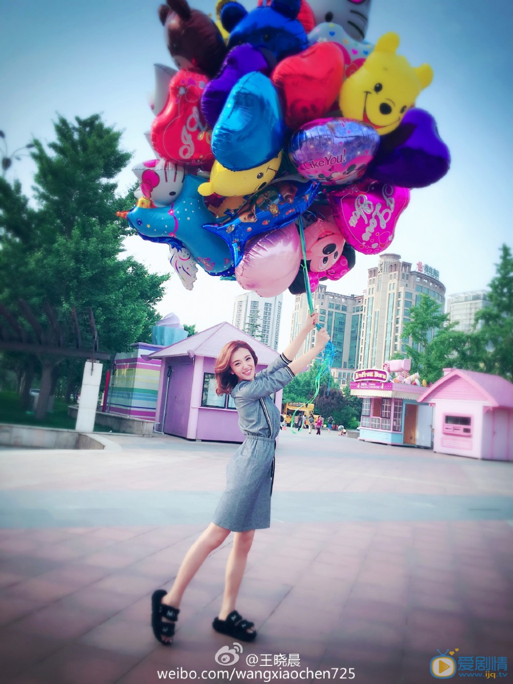 王晓晨街拍照 王晓晨高清写真_王晓晨高清剧照