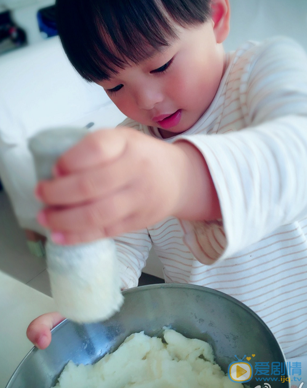 王媛可双胞胎儿子照 王媛可高清写真_王媛可高清剧照