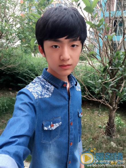 刘志宏卖萌自拍 刘志宏高清写真_刘志宏高清剧照