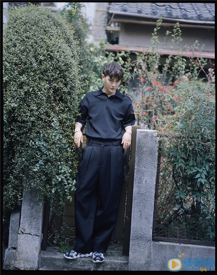 孙坚街头随性写真 孙坚高清写真_孙坚高清剧照