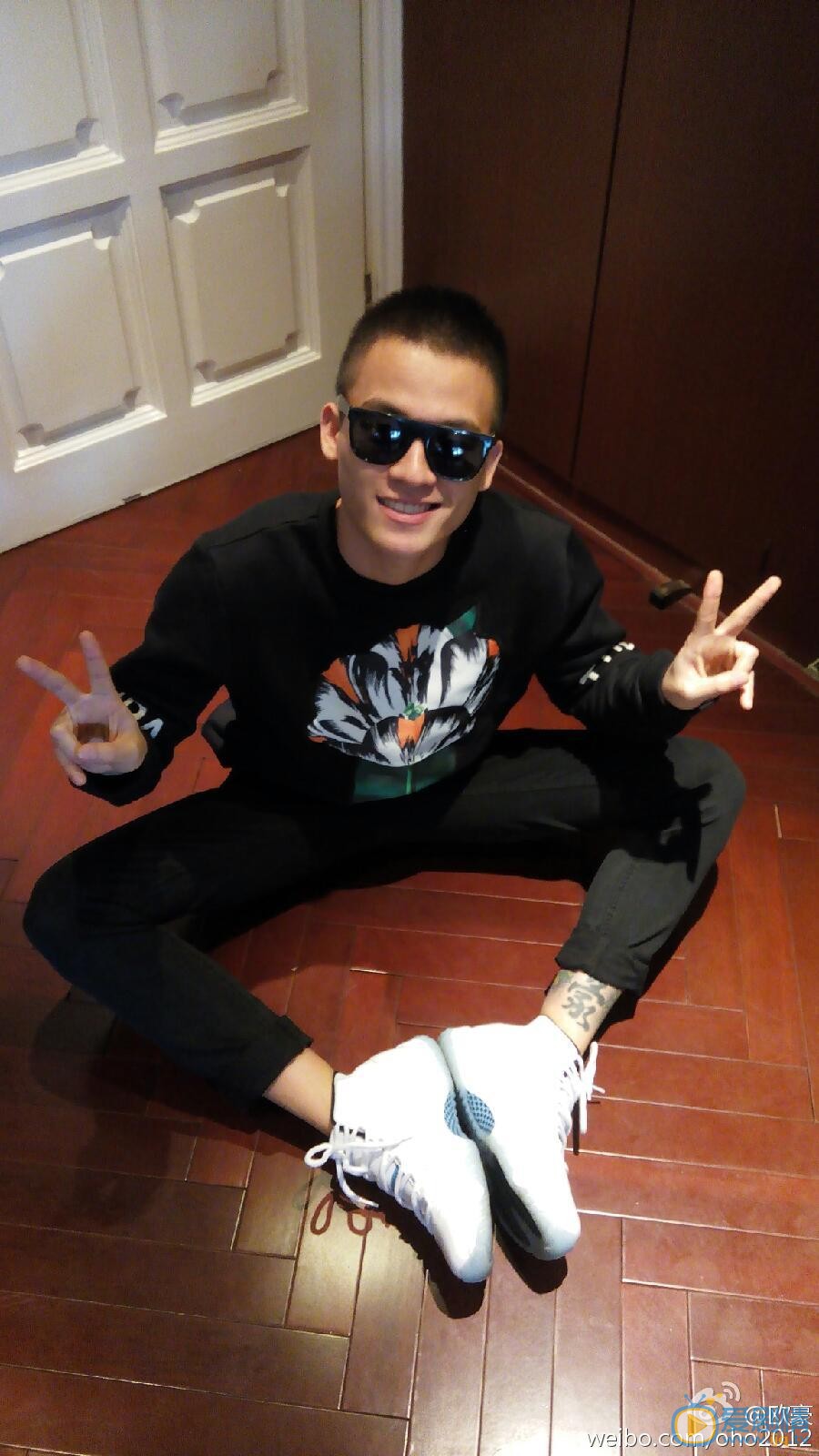 欧豪经典手势 欧豪高清写真_欧豪高清剧照